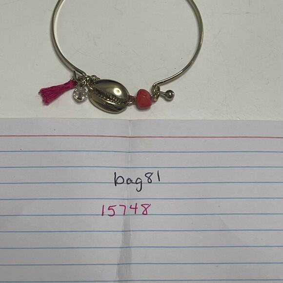 Bangle Bracelet gold toned with hook closure shell charm easy to wear light - Picture 7 of 7